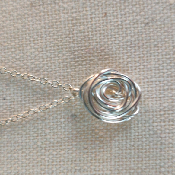 NWT Silverplate wire "rose" pendant - Picture 3 of 4